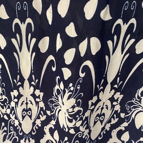 Chic Navy and White Blouse - Picture 2 of 4